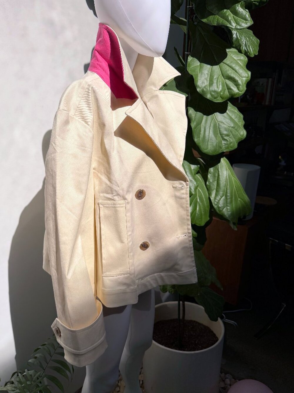 NWT Lightweigh Structured Twill Cream Peacoat W/ Hidden Color Block Pink Collar
